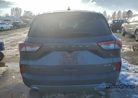 2021 Ford Escape Titanium z USA, uszkodzony, nr VIN 1FMCU9J93MUB11736